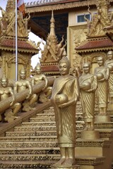 Fototapeta premium Golden Temple - Phnom Penh