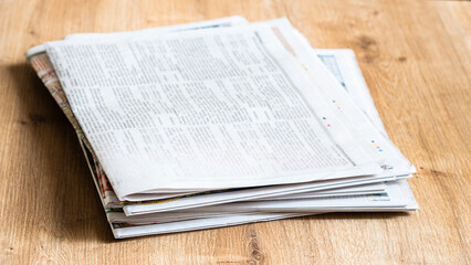Obraz premium Different newspapers against newspaper background