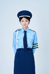 警備員・警察の制服を着た女性