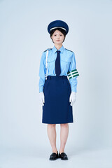 警備員・警察の制服を着た女性