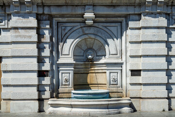 Fontaine du Port  am Hafen in NIzza