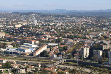 Vue d'ensemble de la ville depuis la colline de l'Ermitage, ville de Alès, département du Gard,...