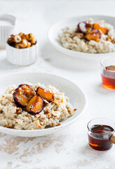 Oatmeal with baked plums