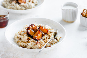 Oatmeal with baked plums