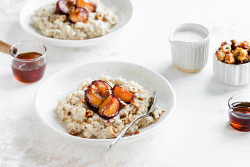 Oatmeal with baked plums