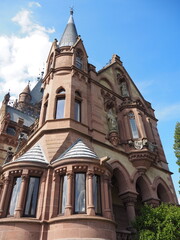 Obraz premium View of drachenburg castle