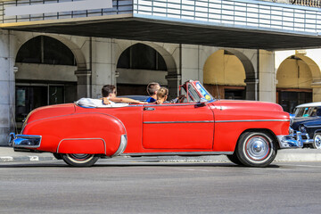 Wunderschöner Oldtimer  roter auf Kuba (Karibik)