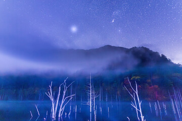 王滝村自然湖冬の星空