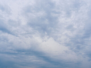 Obraz premium 深まる秋の曇り空25