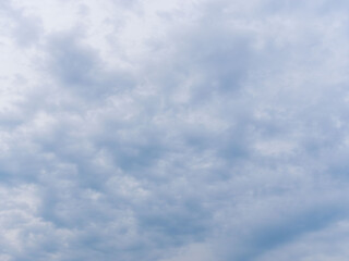 Obraz premium 深まる秋の曇り空24