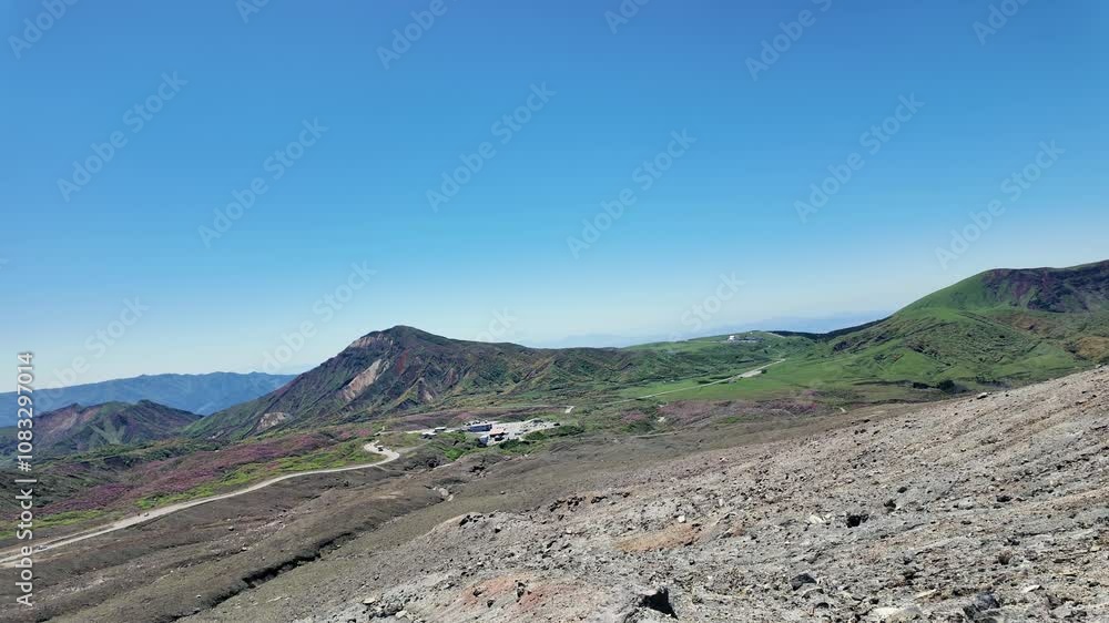 Poster 風景、阿蘇、阿蘇山、山岳、景色、高原、青空、展望、自然、環境、眺め、大地、絶景、道路、日本、火山、熊本、火山灰、溶岩、地平線、パノラマ、旅行、観光、観光地、イメージ、コピースペース、晴れ、気象、気候、砂千里ヶ浜、荒野、高地、山地、新緑、グリーン、エコロジー、地球環境、環境保護、気候変動、サステナブル、SDGs、サステナビリティ、森林限界、美しい、天気、険しい、天候、砂漠、登山、山頂