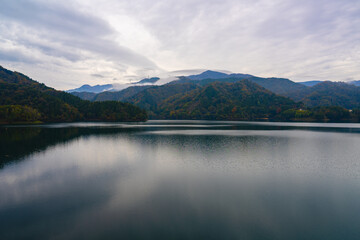 山々と湖