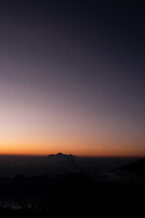 Fototapeta premium 山から見る夕焼け空のグラデーション