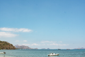 Fototapeta premium インドネシアのラブアンバジョから見える島