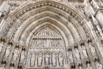 Obraz premium Votice church. Statues, decorations and reliefs on western facade. Vienna. Austria.