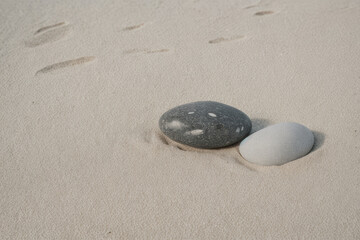 Obraz premium A gray stones on a sandy beach