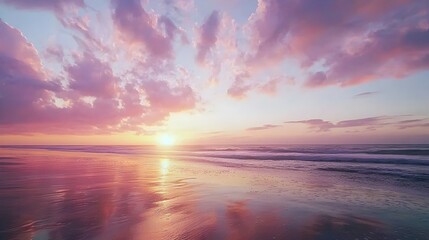 Obraz premium Serene Pastel Sunset with Wispy Clouds over a Calm Ocean Scene