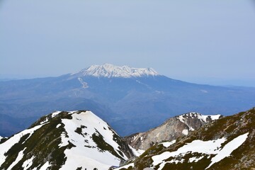 雪の木曽駒ヶ岳から見た御嶽山