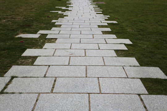 Pavage rectangulaire al&eacute;atoire sur un chemin dans un parc