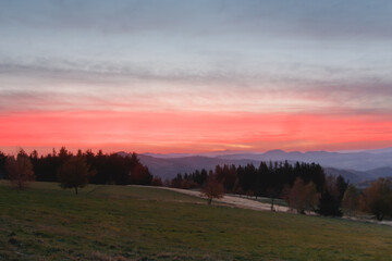 Pejzaż, widok na g&oacute;ry i okolicę