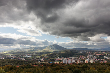 Pejzaż, widok na g&oacute;ry i okolicę
