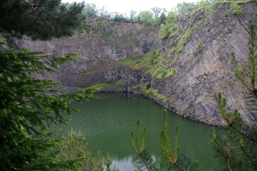 Orgues basaltiques et volcan de Montpeloux