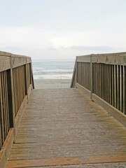 Obraz premium A Wooden Walk To the Beach