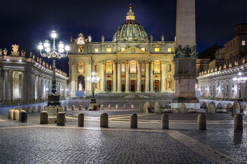 Obraz premium St. Peter's Basilica is one of the most renowned works of Renaissance architecture and features many notable Baroque elements.