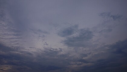 Obraz premium sky background, photo of cloudy sky in the afternoon with blackish clouds