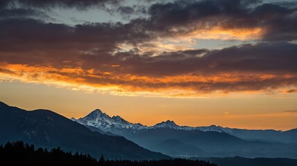 Obraz premium Mountain silhouette against sunset - travel and nature.