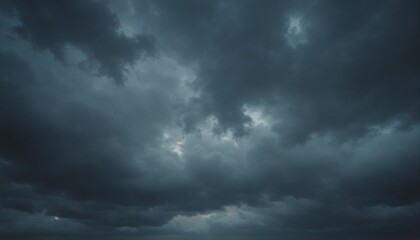 Obraz premium Dramatic dark cloudy sky with varying shades of grey before a storm 
