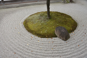 大本山建仁寺　中庭　〇△▢乃庭