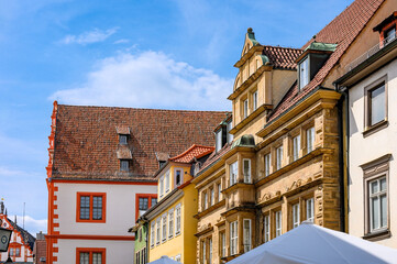Prächtige Altstadthäuser in der Herrngasse in Coburg, Deutschland