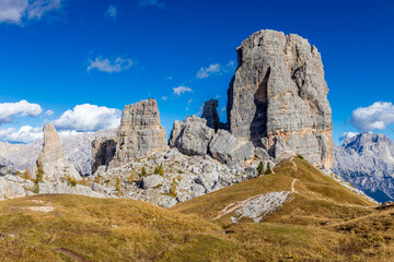 Obraz premium Cinque Torri mountain tower in the Dolomites group of distinctive rock towers offering dramatic alpine landscapes. Unique rock formations, rugged peaks, and scenic view