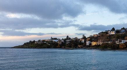 Fototapeta premium Peaceful Sunrise Over Coastal Homes in Victoria, BC