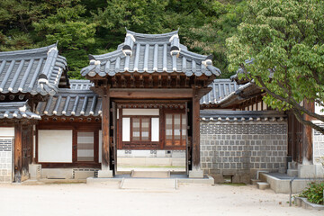 Fototapeta premium Seoul, South Korea - September 23, 2024: Gyeongbokgung the first main palace built to move the capital to Seoul, 경복궁 서울 한국