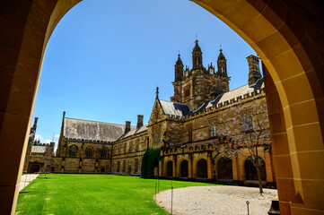 Obraz premium The University of Sydney (USYD) is a public research university in Sydney, Australia. Founded in 1850, it is the oldest university in both Australia and Oceania.