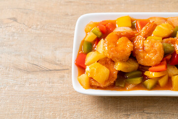 Stir-fried sweet and sour with fried shrimp