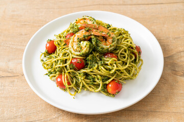 Spaghetti with prawns or shrimps in homemade pesto sauce