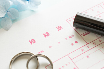 日本の婚姻届と結婚指輪　入籍　プロポーズ