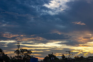 Fototapeta premium Beautiful sunset sky with clouds in the evening. Colorful sky.