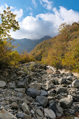 紅葉が見ごろの谷川岳のマチガ沢