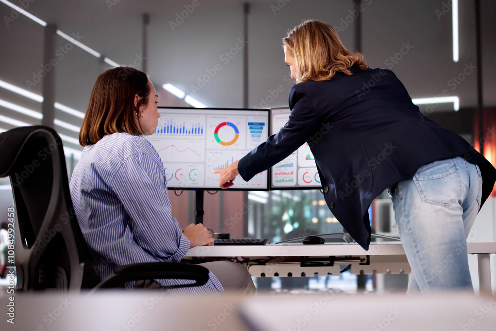 Poster Data Analyst Using Data Analytics KPI