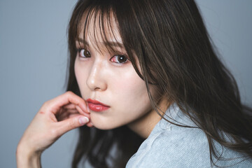 女性
