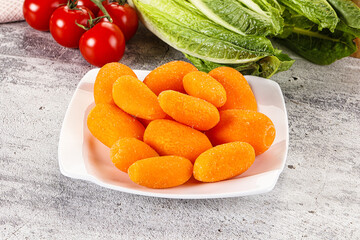 Small baby mini organic carrot