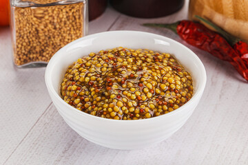 Spicy mustard sauce with seeds