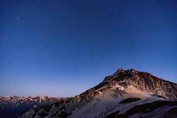 夜明け前の燕岳