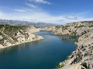 Fototapeta premium Novsko Zdrilo, a strait of the Adriatic Sea in Croatia between the Novigrad Sea and Velebit Channel - Novsko ždrilo, morski prolaz između Novigradskog mora i Velebitskog kanala (Maslenica, Hrvatska)