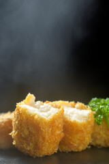 揚げたてクリームコロッケ