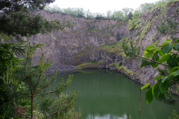 Orgues basaltiques et volcan de Montpeloux